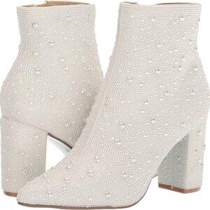 Betsey Johnson Cady Boots - Ivory - 9 - NWT